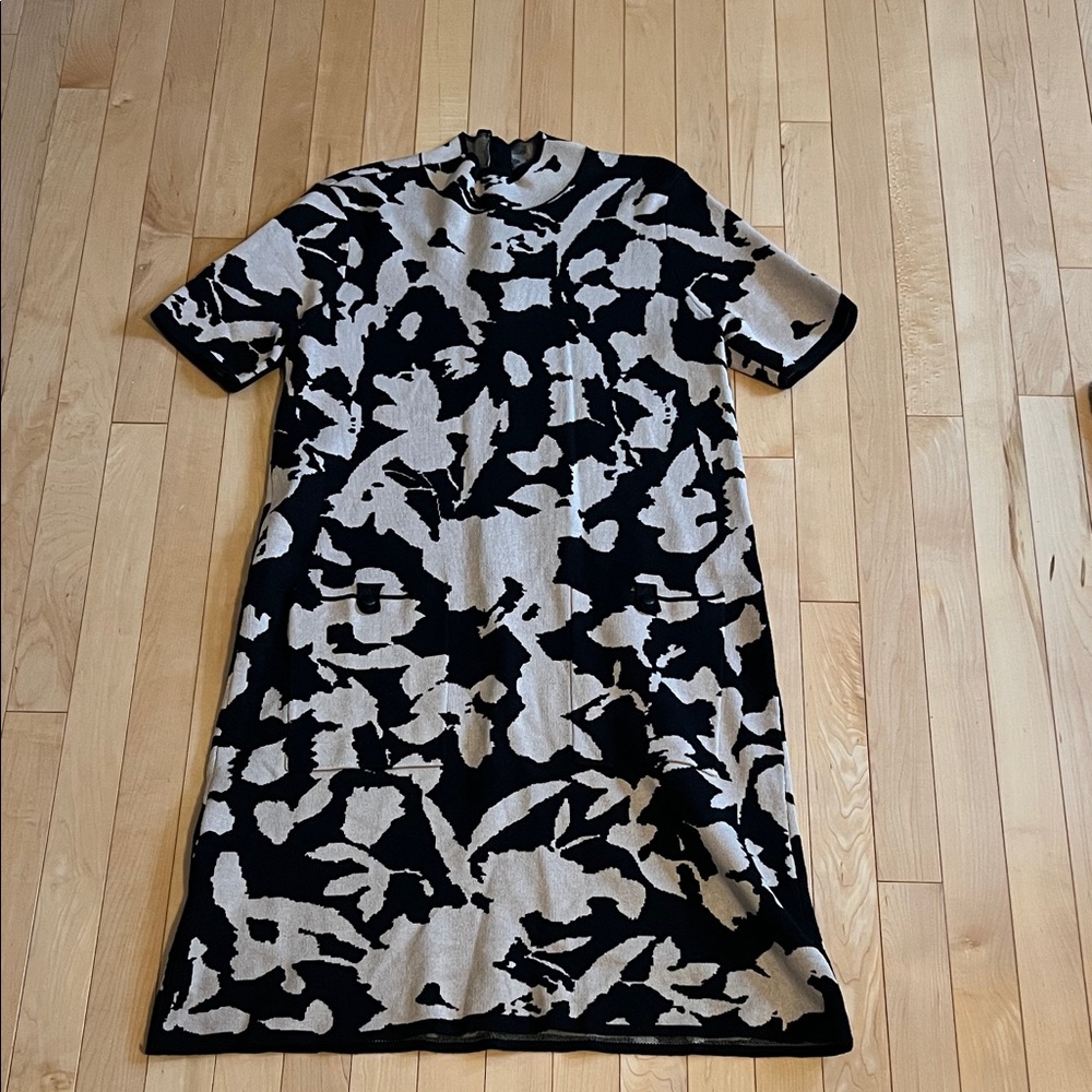 Calvin Klein Thick Knit Black and Cream Patterned Dress Size Medium